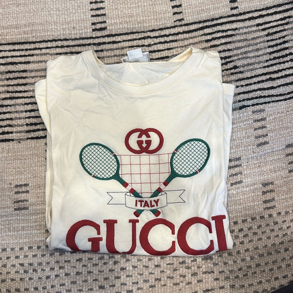 Kids Gucci T shirt. Tennis emblem. Youth 10.
